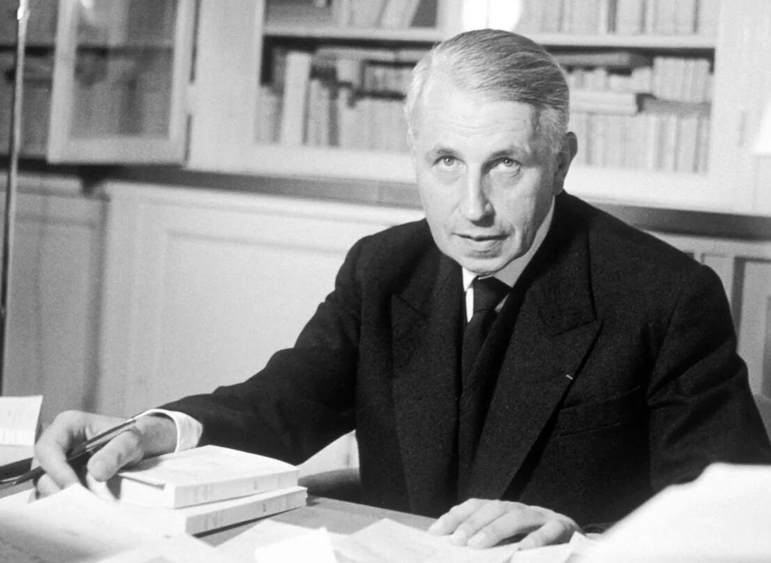 Fósforo #34 "O ânus solar" Georges Bataille Domingo, 4 de Dezembro de 2016 Coreto do Jardim da Parada