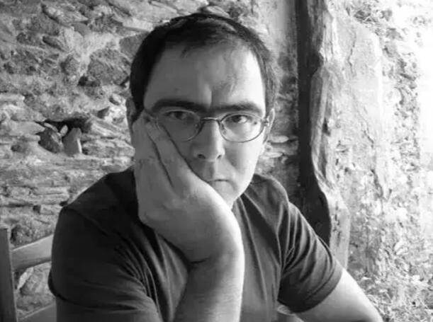 Fósforo #85 "Vista para um pátio, seguido de Desordem" José Miguel Silva Sexta-feira, 19 de Outubro de 2018 Com Calma - Espaço Cultural